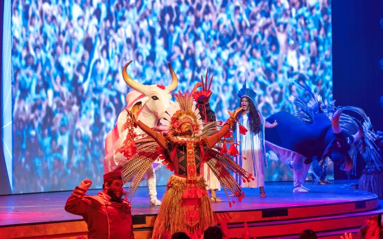 ROXY DINNER SHOW Um ano de brilho, cultura e reconhecimento mundial