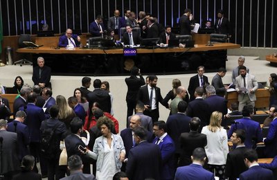 Câmara aumenta penas para crimes como extorsão e escudo humano