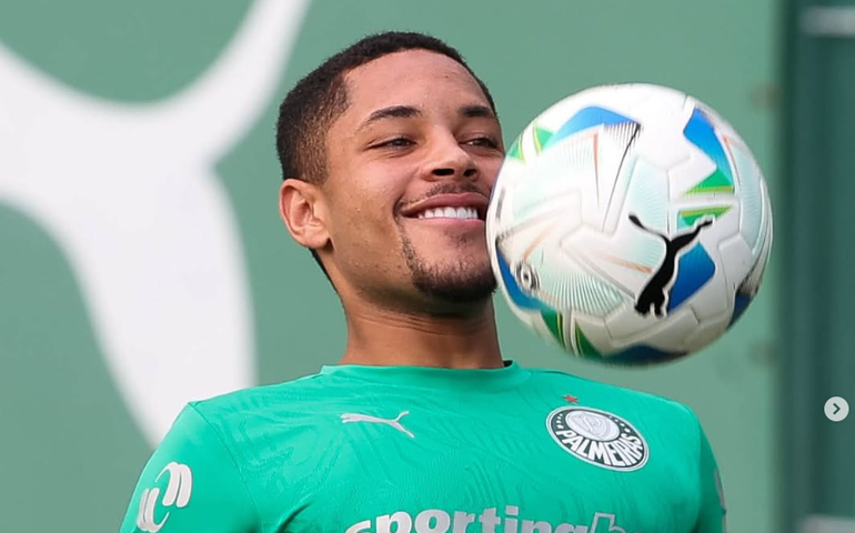 Jornal espanhol aponta 'momento crítico' de Vitor Roque: 'Flaco López deu um recital'