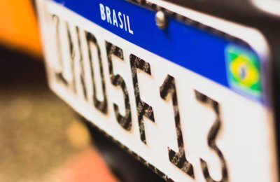 Perdeu a placa do seu veículo? Detran explica como proceder durante o período chuvoso