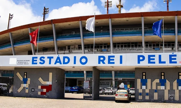 Estádio Rei Pelé apresenta problemas estruturais em rampas, pórtico, arquibancadas e áreas internas. - Foto: Aaron Neves/Francês News