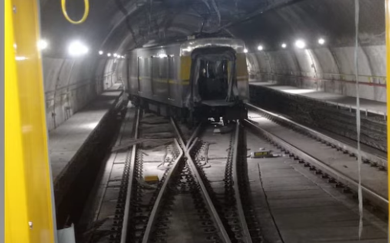 Descarrilamento na Linha Amarela: imagens mostram momento em que composição se solta