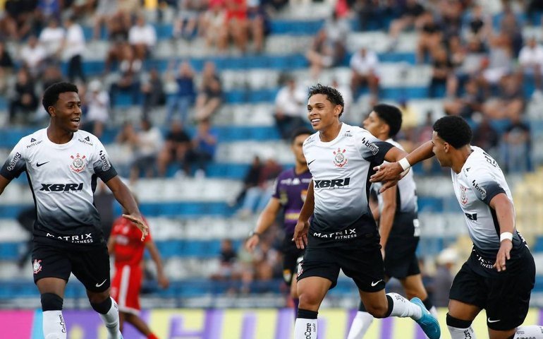 Em busca de 12º título da Copinha, Corinthians bate o Rio Branco