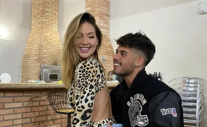 Eles são pais de três filhos: Maria Alice, Maria Flor e o recém-nascido José Leonardo Eles são pais de três filhos: Maria Alice, Maria Flor e o recém-nascido José Leonardo