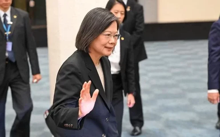 China aplica sanções por viagem da presidente de Taiwan aos EUA