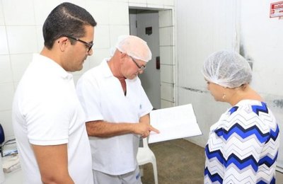 Secretário Christian Teixeira visita HGE no carnaval