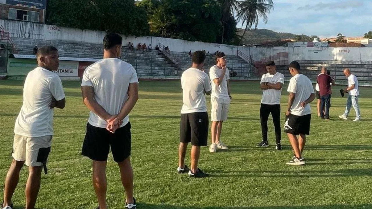 CSE inicia pré-temporada e apresenta parte do elenco para 2026 no Juca Sampaio