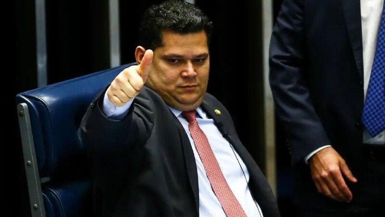 Alcolumbre defende aplicação imediata da jornada de 40 horas e do fim da escala 6 x 1