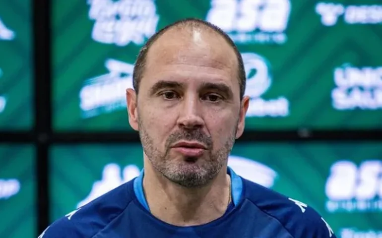 Técnico do Guarani exalta vitória sobre o Coritiba, mas pede 'foco e pés no chão'