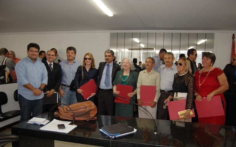 Vereador Edvaldo entrega títulos de Cidadão Delmirense a cinco homenageados