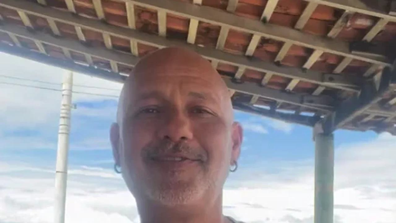 Da criação das filhas à cremação do pai, ex-Balão Mágico Mike Biggs fala sobre vida na Inglaterra e retorno ao Brasil após 20 anos