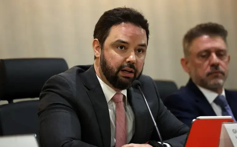 Guimarães: Não é o momento de fechar portas sobre alternativas a IOF