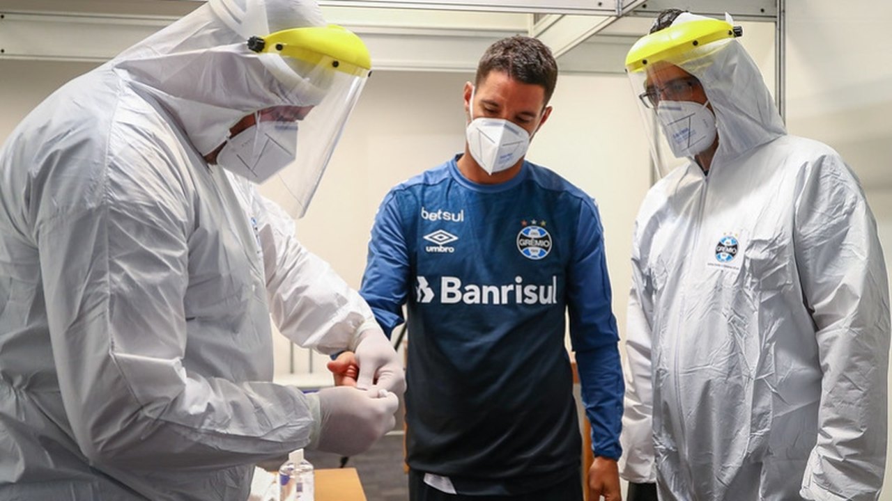 Elenco do Grêmio inicia reapresentação com testes, mas Renato seguirá no Rio