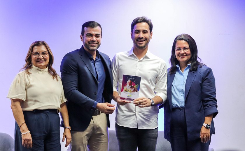 Prefeito de Santana do Mundaú é homenageado no Fórum Estadual da UNDIME