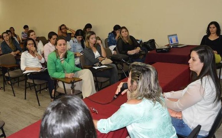 Profissionais discutem Projeto de Terapia Singular para pessoa com deficiência