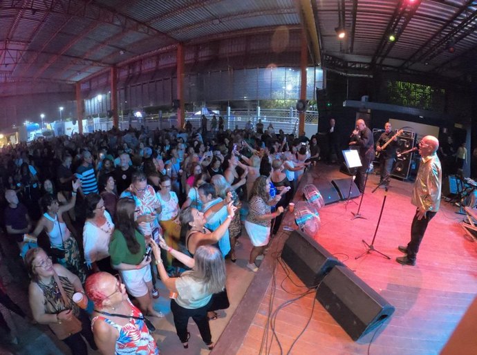 Happy Hour do Sesc Poço acontece no dia 24 de abril com show da Banda Avalon