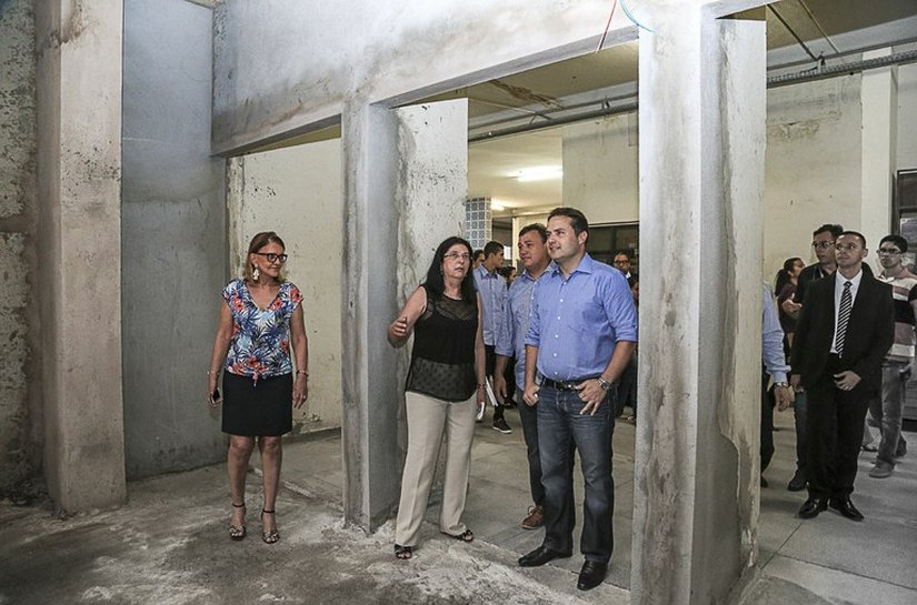 Renan Filho visita obras de refoma da Uncisal e anuncia nomeações
