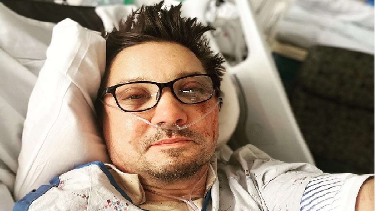 Jeremy Renner tentou desviar do sobrinho antes de ser atropelado por limpa-neve