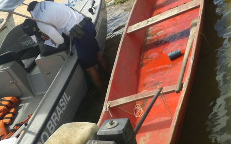 Fiscalização flagra lojas sem licença e constata vazamento em estação de tratamento