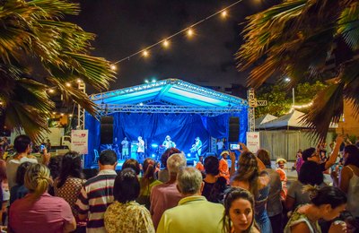Forrozeiros animam público na primeira noite do Forró de Vera