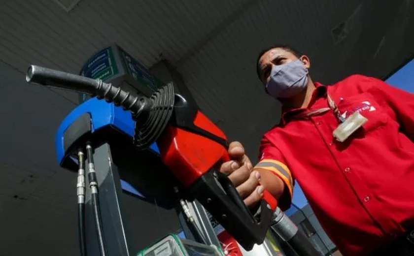 Petrobras reduz preço da gasolina nas refinarias para R$ 3,53 o litro