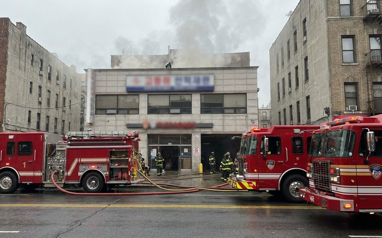 Incêndio atinge loja de flores artificiais na Mooca, em São Paulo