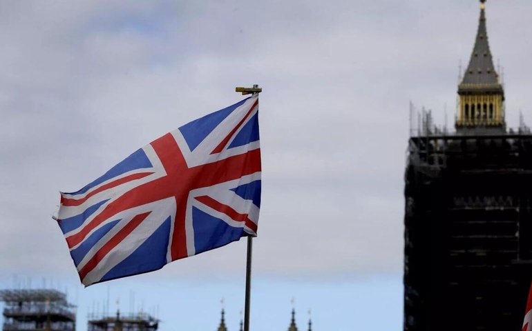 Imigração caiu quase 50% no Reino Unido em 2024