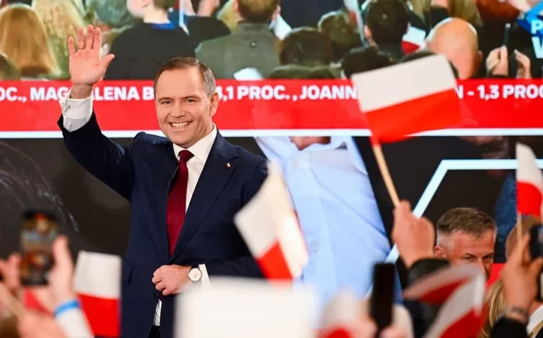 Extrema direita da Europa celebra vitória na Polônia