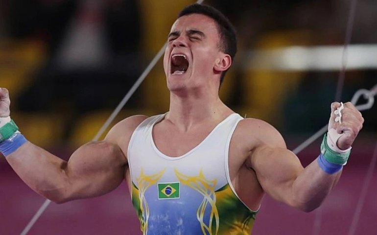 Caio Souza se garante em duas finais na Copa do Mundo, com destaque nas paralelas