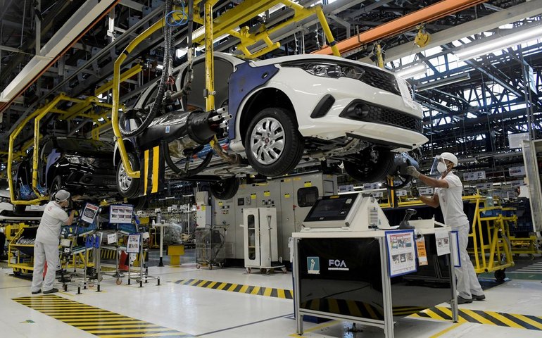 Atividade econômica tem queda de 0,77% em agosto