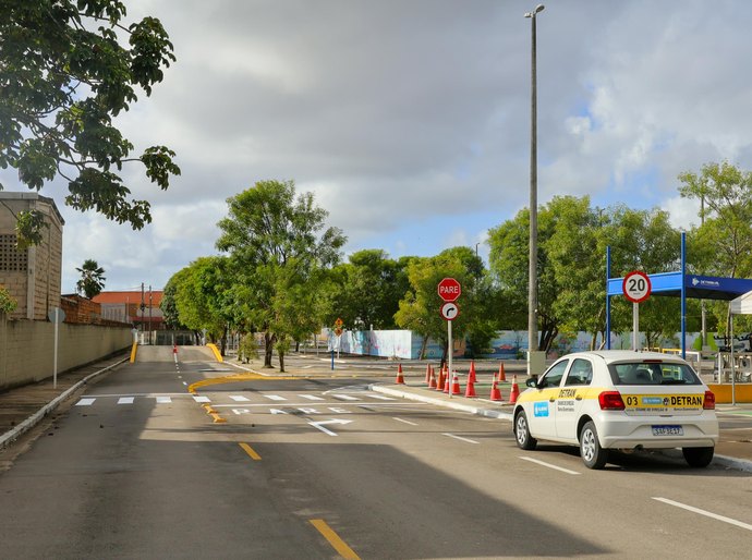 Detran/AL elimina baliza e meia-embreagem, e libera uso de veículos particulares e automáticos nas provas práticas