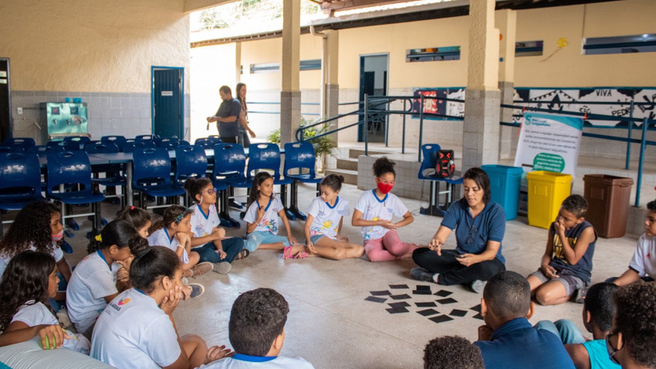 Renasce Salgadinho: Prefeitura realiza ação de conscientização ambiental em escola no Vale do Reginaldo