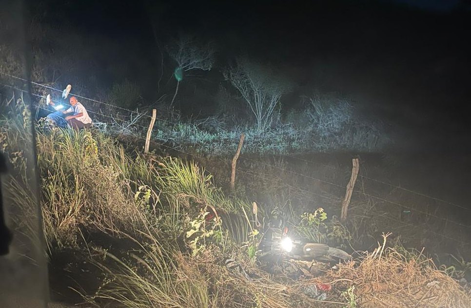 Motociclista fica ferido após colidir com cerca de arame farpado na Grande Aracaju