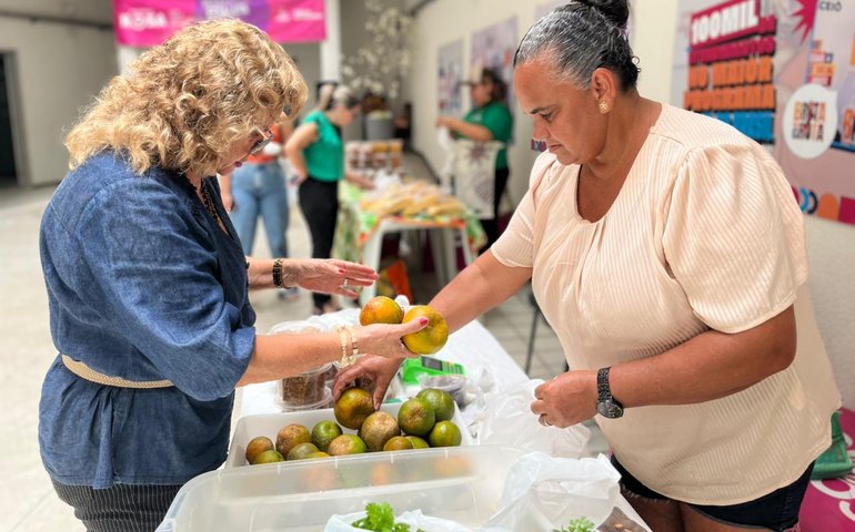 Saúde celebra Dia Mundial da Alimentação com feira orgânica