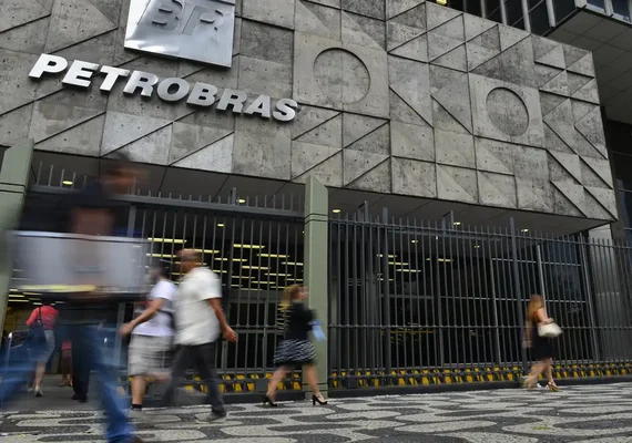 Petrobras faz concurso para nível técnico com salário de R$ 5,8 mil