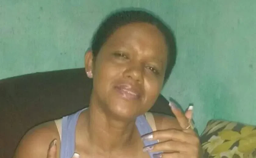 Mulher é presa em flagrante após matar o companheiro a facadas em Penedo