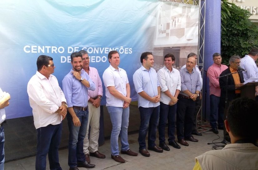 Ordem de serviço para centro de convenções de Penedo é assinada