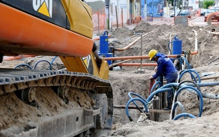 Obras da Bacia da Pajuçara altera trânsito em Maceió