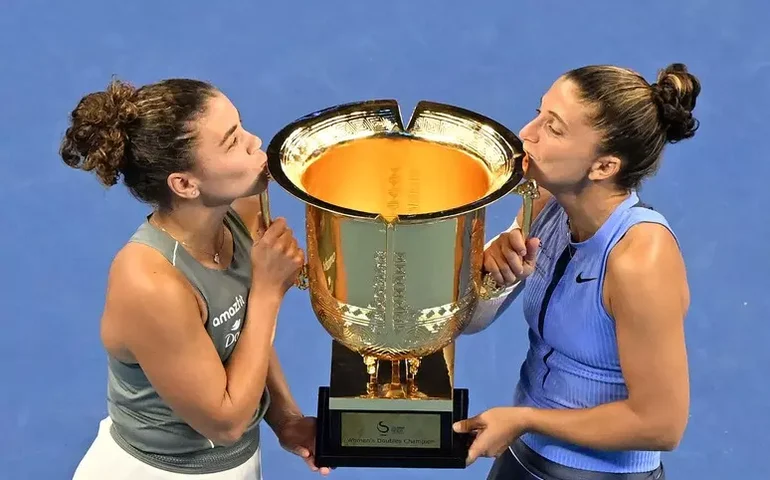 Errani e Paolini vencem título de duplas em Pequim
