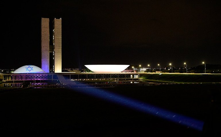 Cúpula do Senado é iluminada com bandeira de Israel após bombardeios