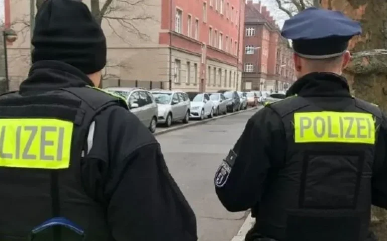 Motorista atropela multidão e deixa pelo menos 28 feridos durante manifestação em Munique