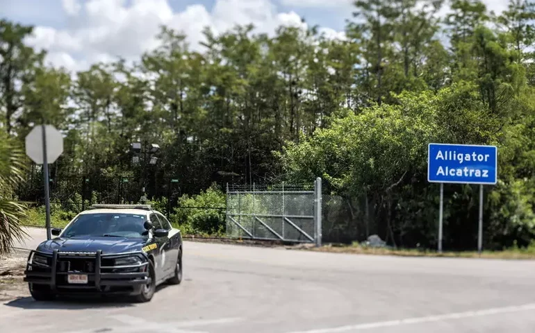 Italianos detidos em Alligator Alcatraz são transferidos