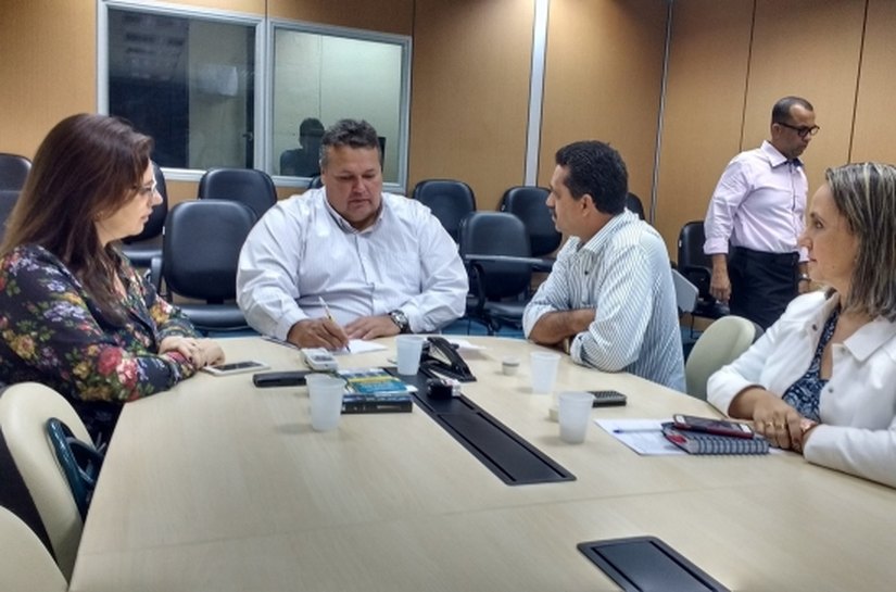 Secretário de Segurança, Lima Junior, recebe prefeitos da região do Agreste