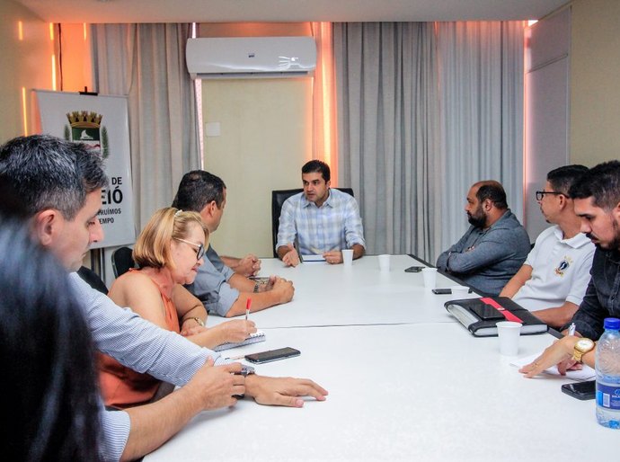 Prefeito Rui Palmeira afirma a servidores que vai manter insalubridade
