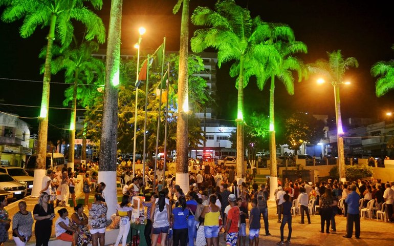 Praça da Independência é reinaugurada com festa