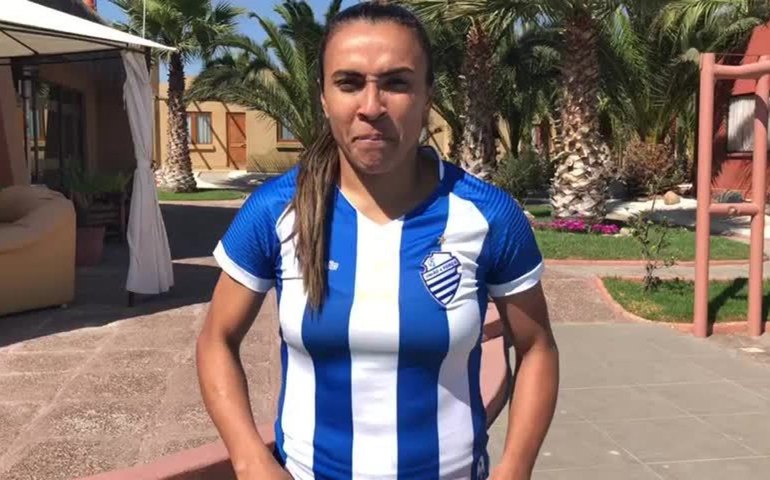 Marta, a torcedora pé quente do CSA
