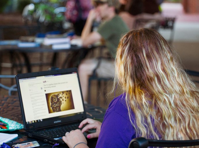 Brasil registra crescimento de 282% em matrículas em IA Generativa segundo Coursera