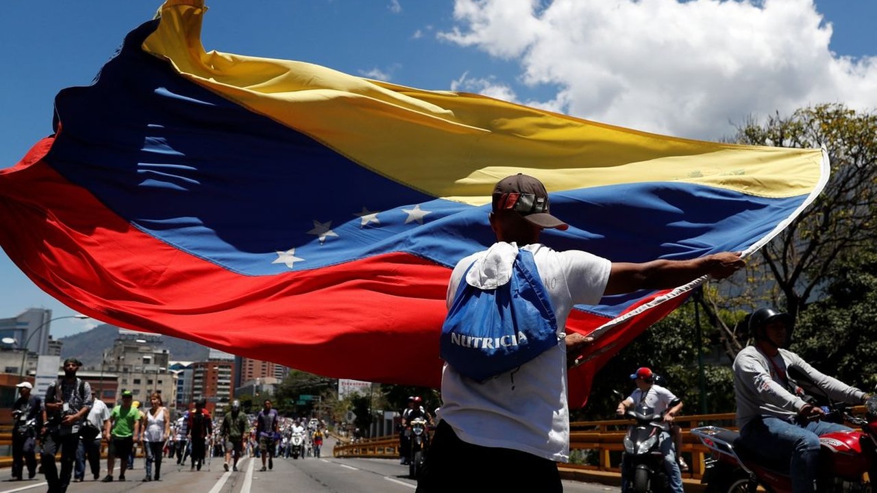 Venezuela destaca 11 mil agentes para desmantelar gangue que opera desde prisão