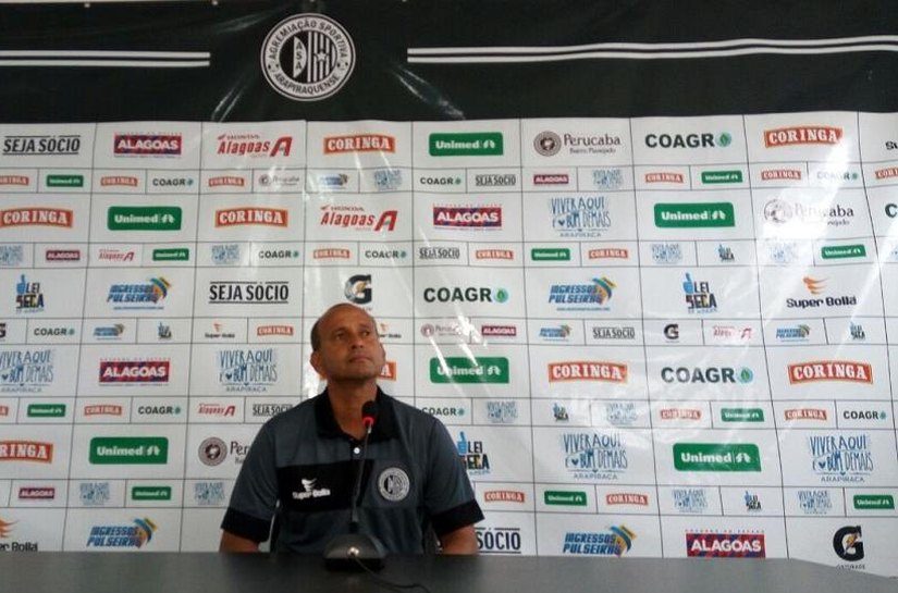 Técnico alvinegro aponta adversário difícil, mas mostra confiança na equipe