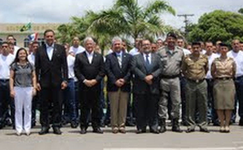 Alunos do curso de formação da PM receberam visita do Governador e Secretários